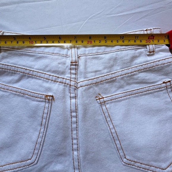 TWFS Distressed White Jean Shorts, Hip Cutout, with Flower Appliques - XS - Picture 9 of 13